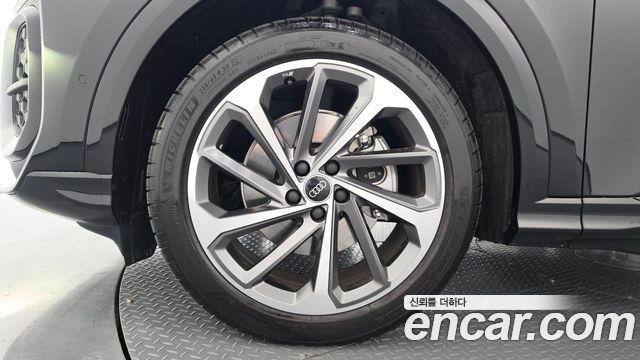 Audi Q5 2025 — photo 32