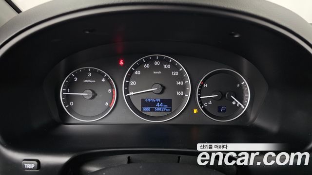 Hyundai Starex 2017 — photo 11