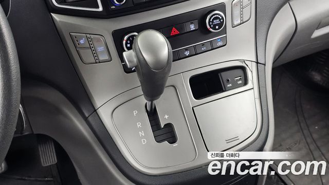Hyundai Starex 2017 — photo 12