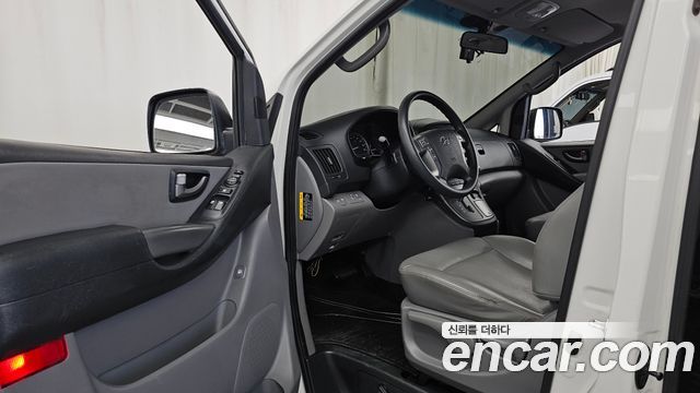 Hyundai Starex 2017 — photo 13