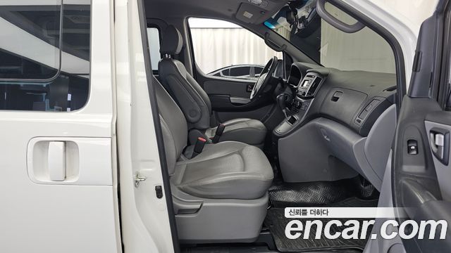 Hyundai Starex 2017 — photo 17