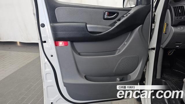 Hyundai Starex 2017 — photo 14