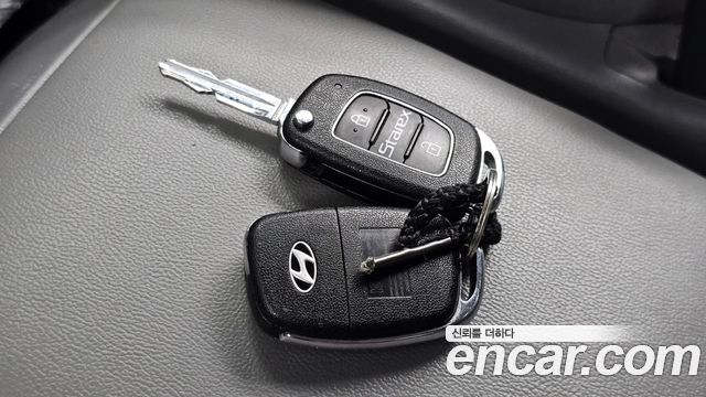 Hyundai Starex 2017 — photo 29