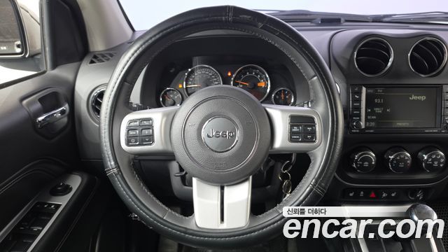 Jeep Compass 2016 — photo 13