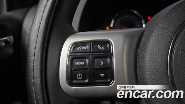 Jeep Compass 2016 — photo 17