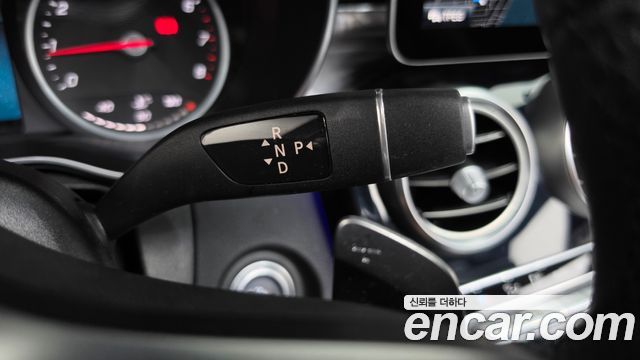 Mercedes-Benz C-Class 2019 — photo 12