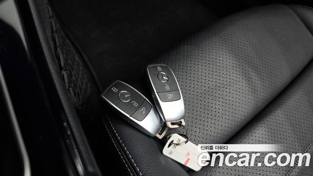 Mercedes-Benz C-Class 2019 — photo 21