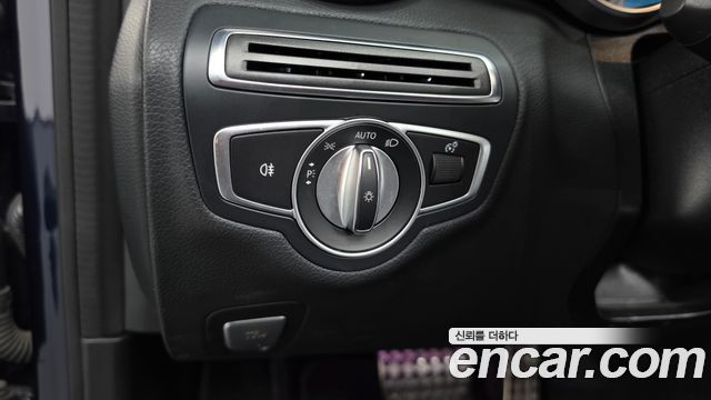 Mercedes-Benz C-Class 2019 — photo 28