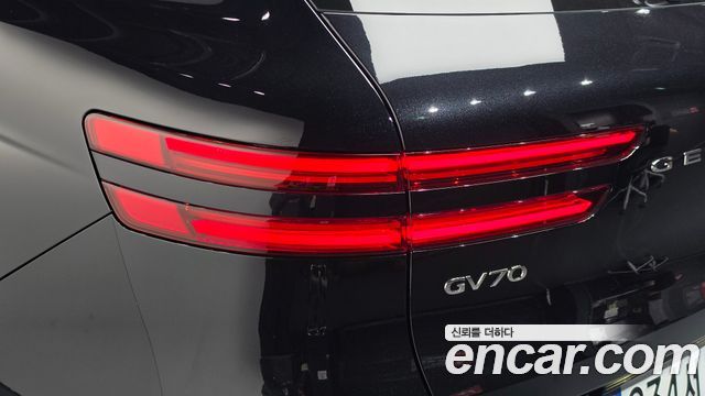 Genesis GV70 2025 — photo 9