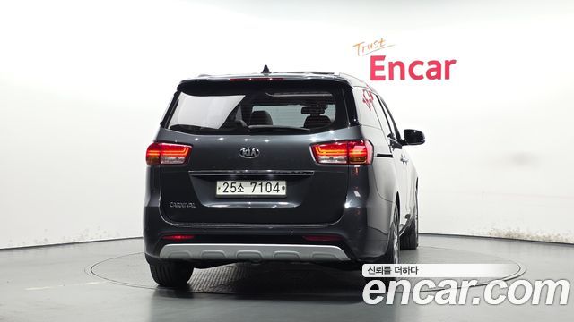 Kia Canival 2017 — photo 4