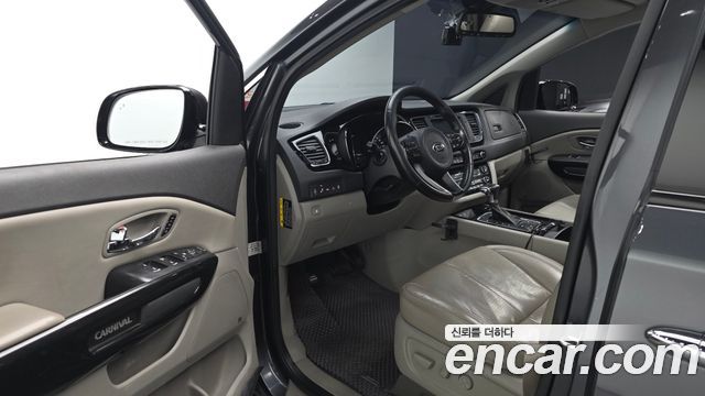 Kia Canival 2017 — photo 10