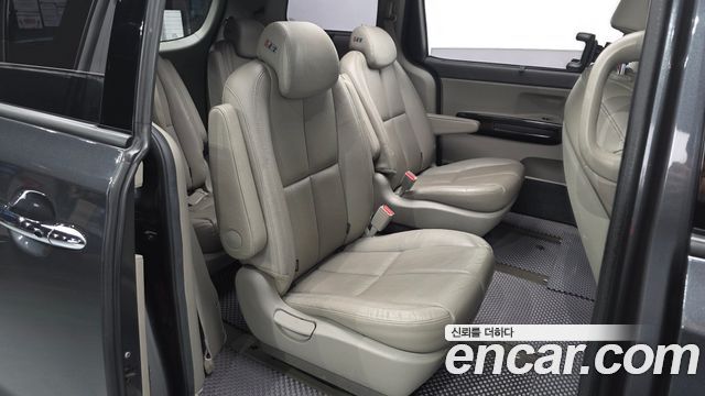 Kia Canival 2017 — photo 11