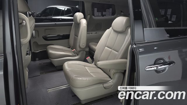 Kia Canival 2017 — photo 12
