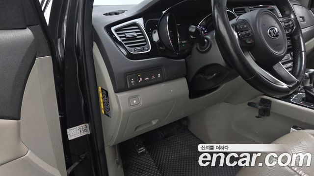 Kia Canival 2017 — photo 13