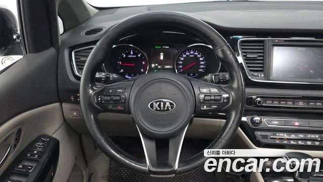 Kia Canival 2017 — photo 14