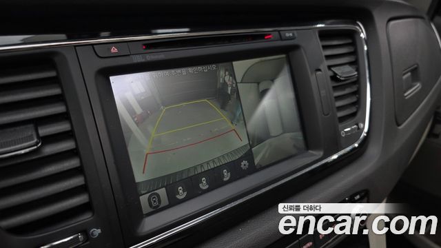 Kia Canival 2017 — photo 16