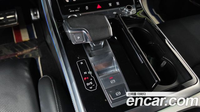 Audi Q8 2021 — photo 12