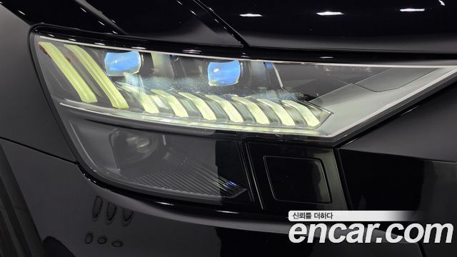 Audi Q8 2021 — photo 8