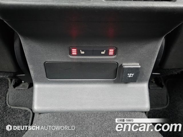 Land Rover Range Rover Velar 2019 — photo 16