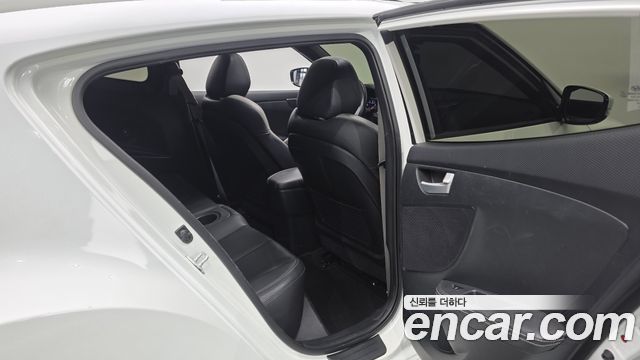 Hyundai Veloster 2017 — photo 12