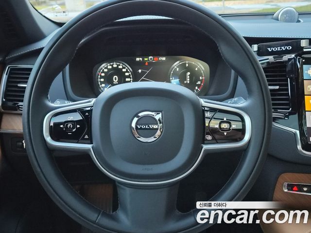 Volvo XC90 2020 — photo 9