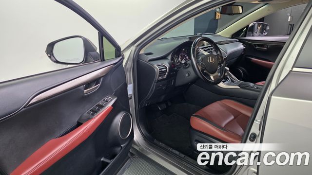 Lexus NX 2017 — photo 10