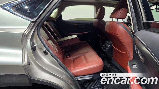 Lexus NX 2017 — photo 12