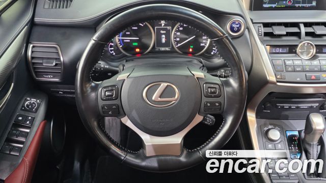 Lexus NX 2017 — photo 13