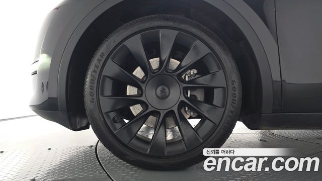 Tesla Model Y 2024 — photo 5