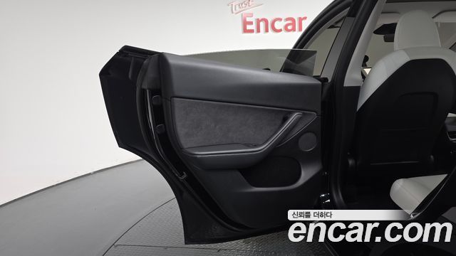 Tesla Model Y 2024 — photo 15