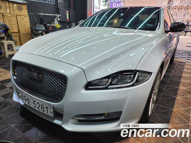 Jaguar XJ 2019 — photo 2
