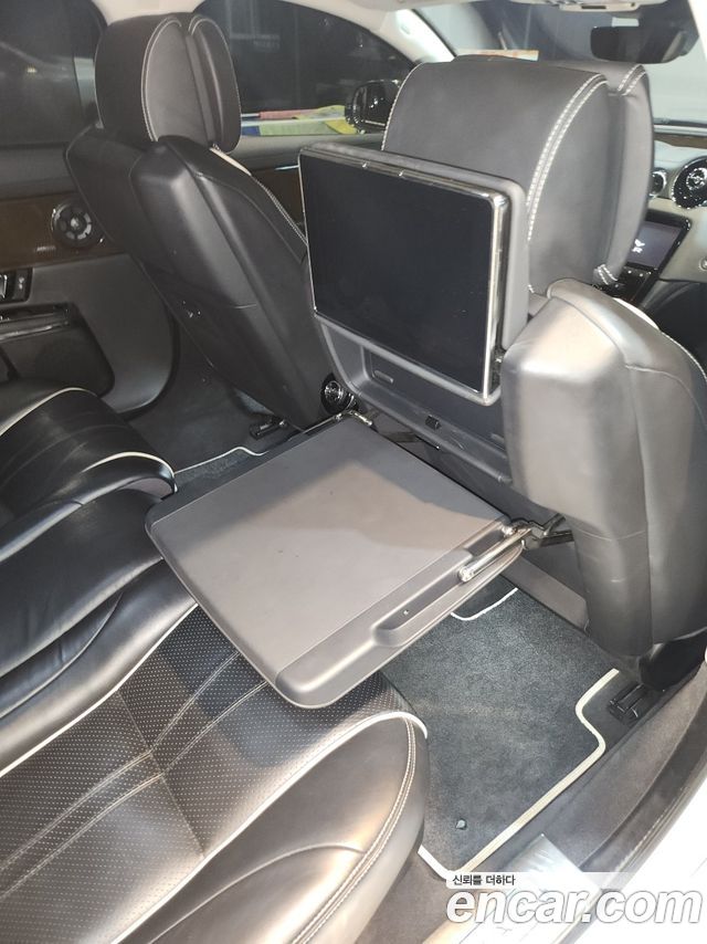Jaguar XJ 2019 — photo 13