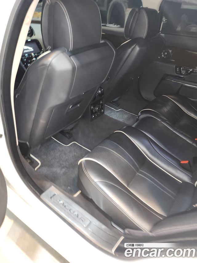 Jaguar XJ 2019 — photo 14