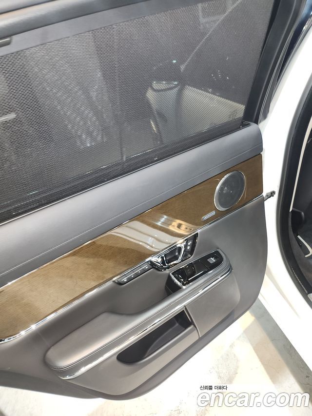 Jaguar XJ 2019 — photo 15