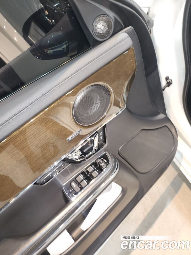 Jaguar XJ 2019 — photo 16