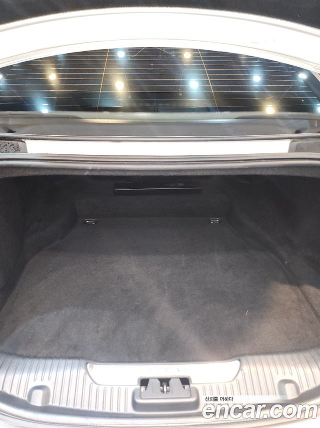 Jaguar XJ 2019 — photo 20