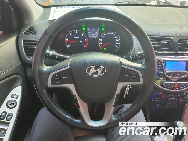 Hyundai Accent 2014 — photo 11