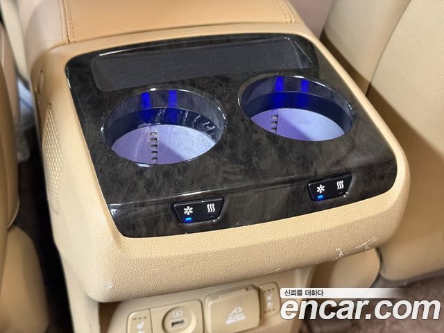 Kia Canival 2020 — photo 15