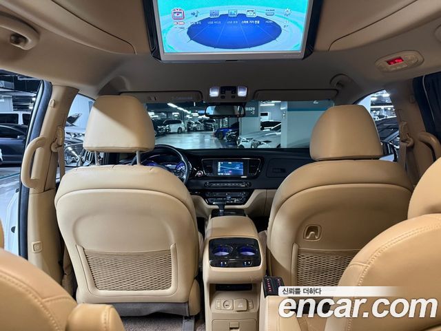 Kia Canival 2020 — photo 17