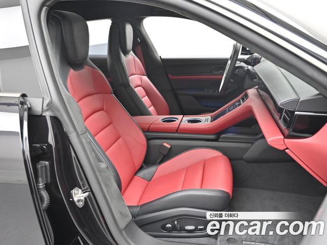 Porsche Taycan 2025 — photo 10