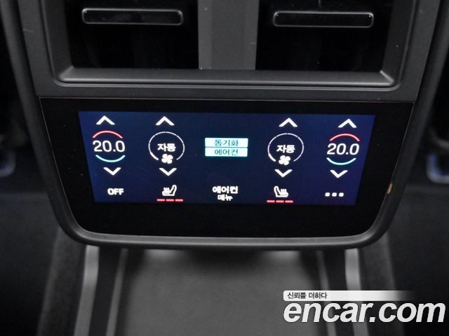 Porsche Taycan 2025 — photo 16