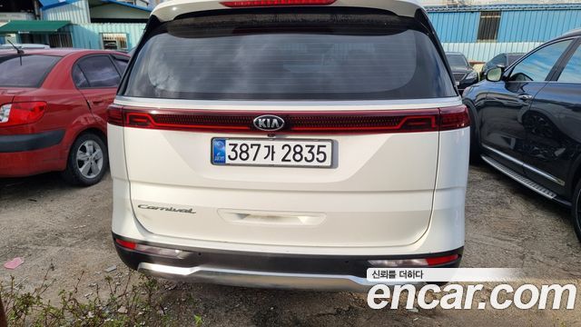 Kia Canival 2021 — photo 2
