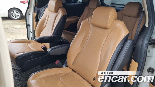Kia Canival 2021 — photo 10