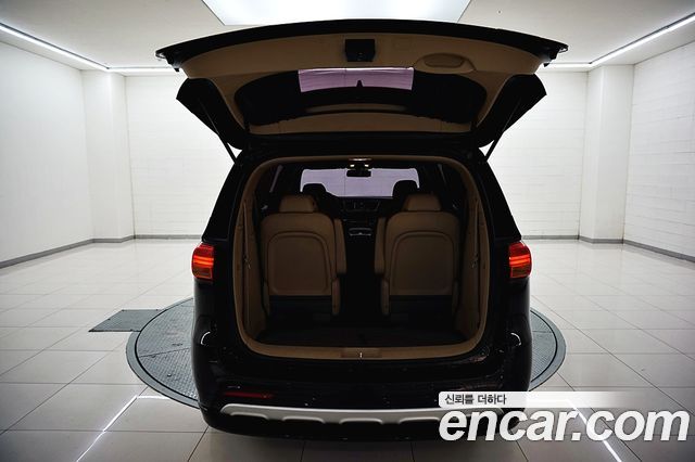 Kia Canival 2018 — photo 19
