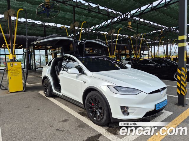 Tesla Model X 2019 — photo 3