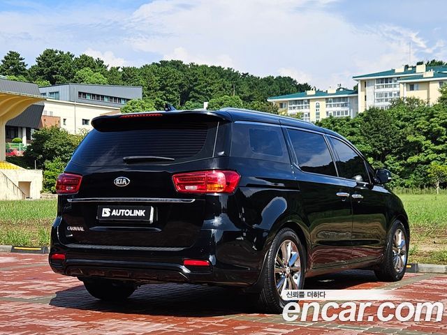 Kia Canival 2019 — photo 2