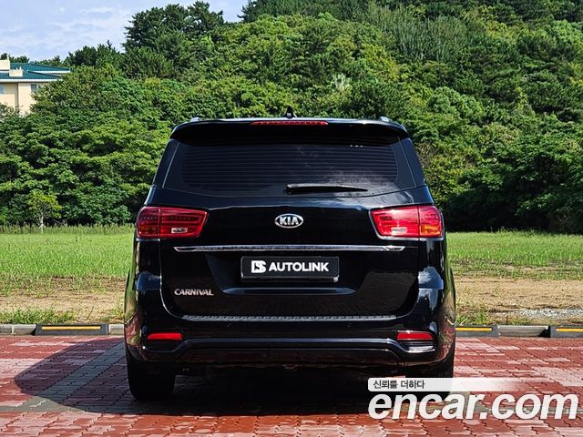 Kia Canival 2019 — photo 4