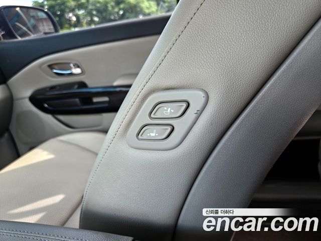 Kia Canival 2019 — photo 17