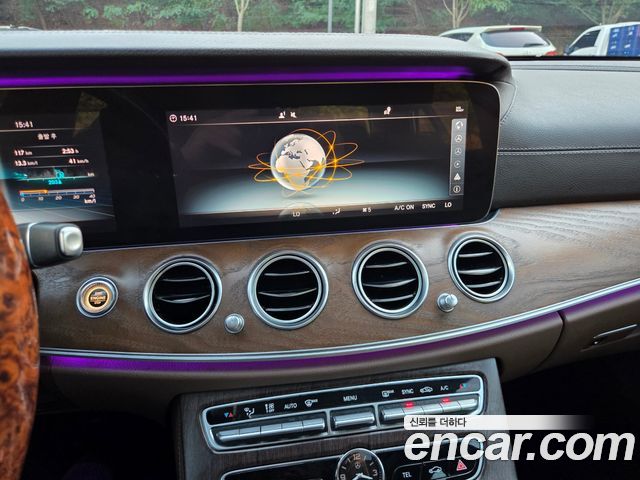 Mercedes-Benz E-Class 2018 — photo 10
