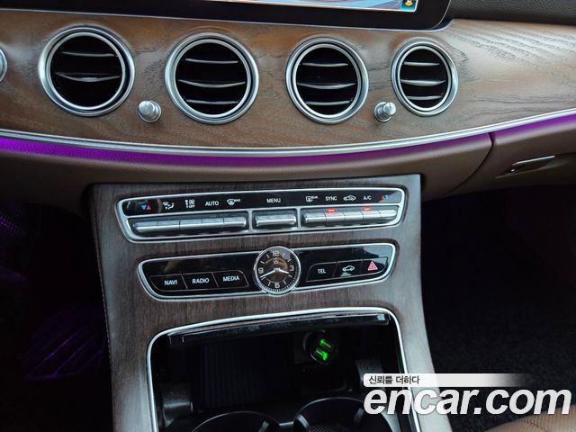 Mercedes-Benz E-Class 2018 — photo 14